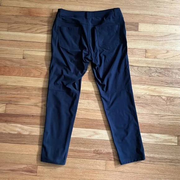 Lululemon ABC Slim-Fit Pant Waist 31” Length 28" 
Warpstreme Black - Picture 2 of 6